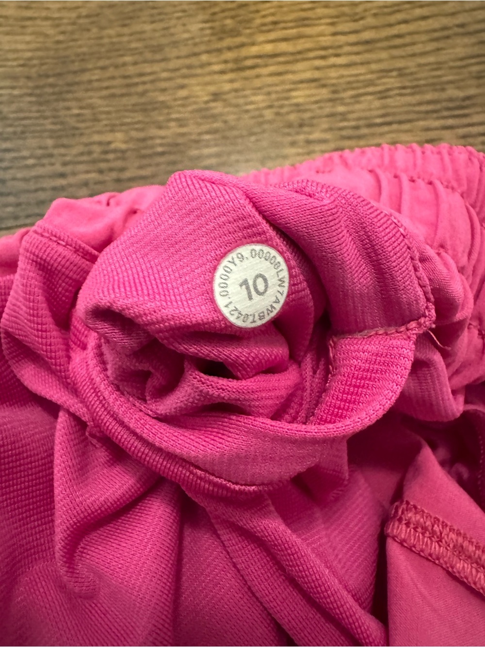 lululemon Women’s Athletic Shorts Hotty Hot 2.5” - Picture 4 of 4